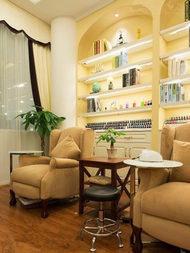 48 Sets Creative Nail Shop Design and Decorating Ideas - Retro Style