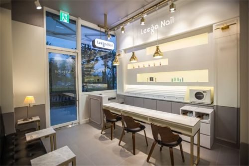 Set 2 of Creative Nail Shop Design and Decorating Ideas