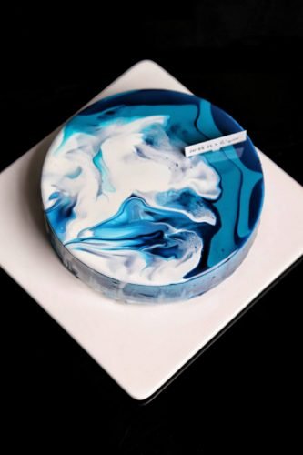 24 Desserts Girls Love The Best Of All Time - French Mousse Cakes with Mirror Glaze 